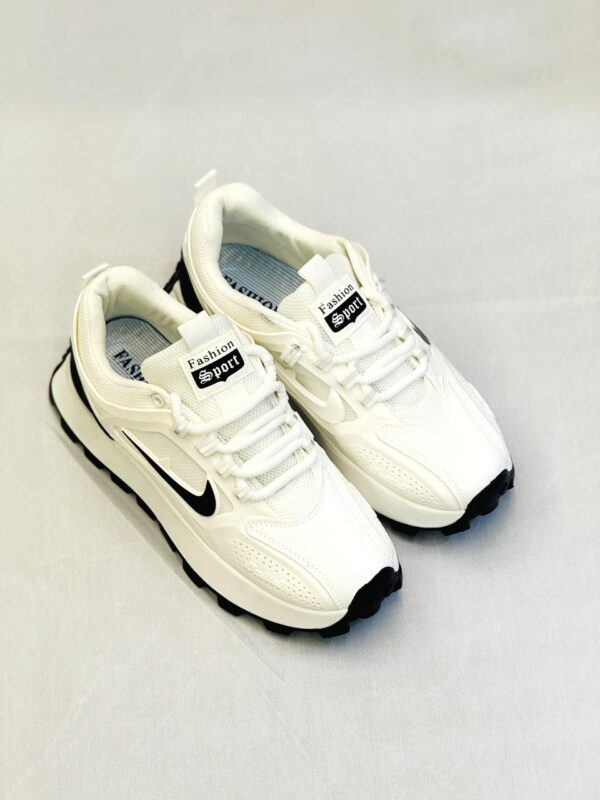 NIKE WHITE