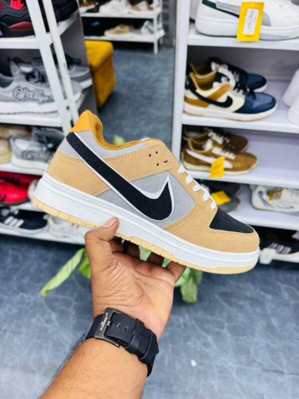 NIKE TAN
