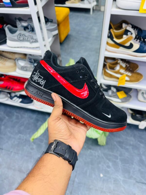 NIKE BLACK