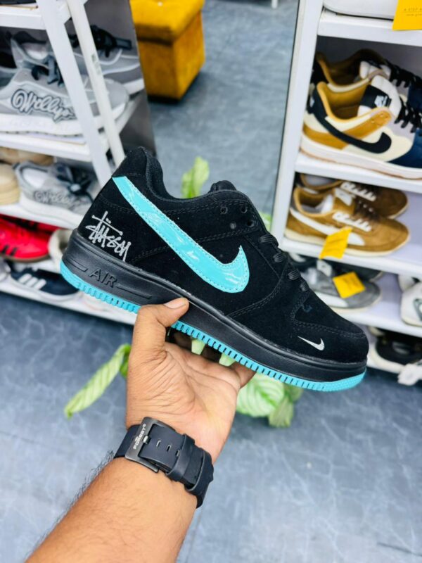 NIKE BLACK