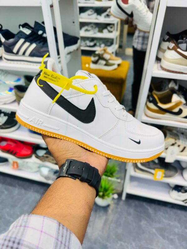 NIKE BLACK