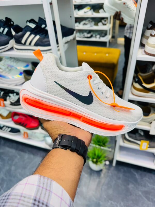 NIKE WHITE